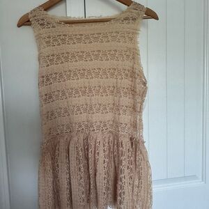 Lace Sleeveless Top in Cream